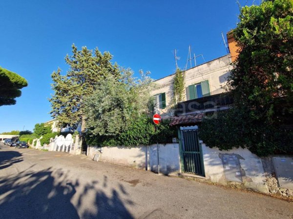 appartamento in vendita a Roma in zona Osteria del Curato