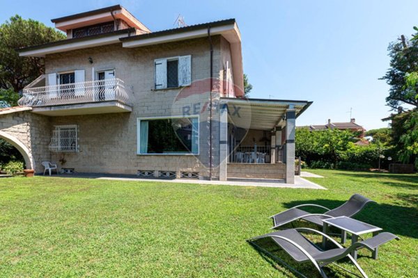 casa indipendente in vendita a Roma in zona Axa