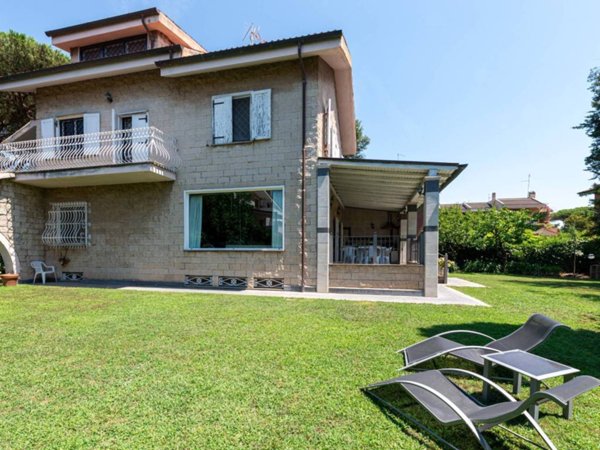 casa indipendente in vendita a Roma in zona Axa