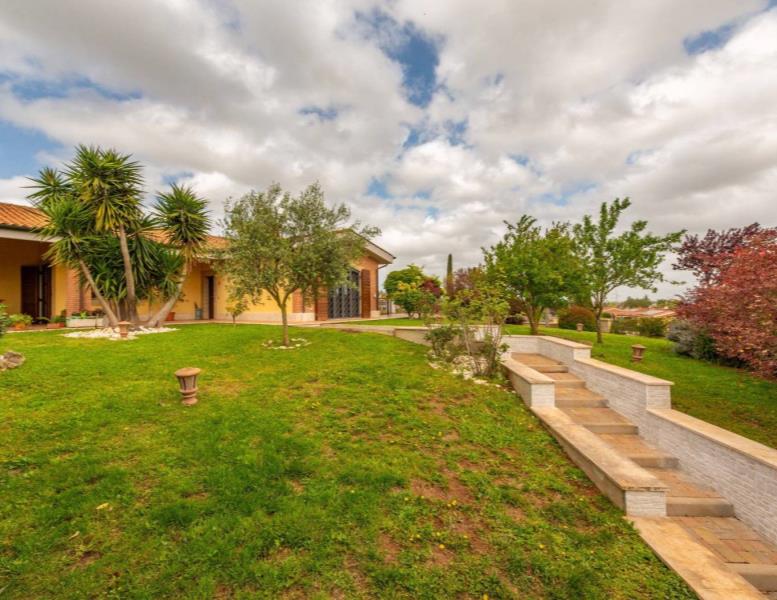 casa indipendente in vendita a Roma