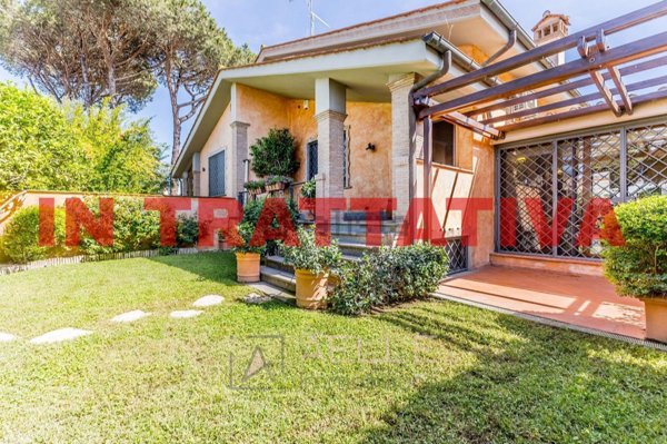 casa indipendente in vendita a Roma in zona Infernetto
