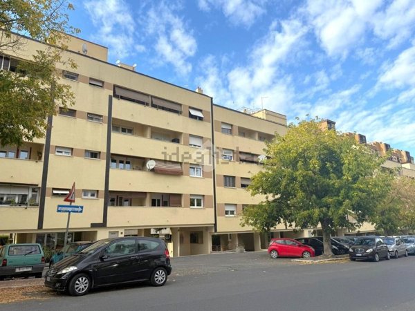 appartamento in vendita a Roma in zona Tor de' Cenci