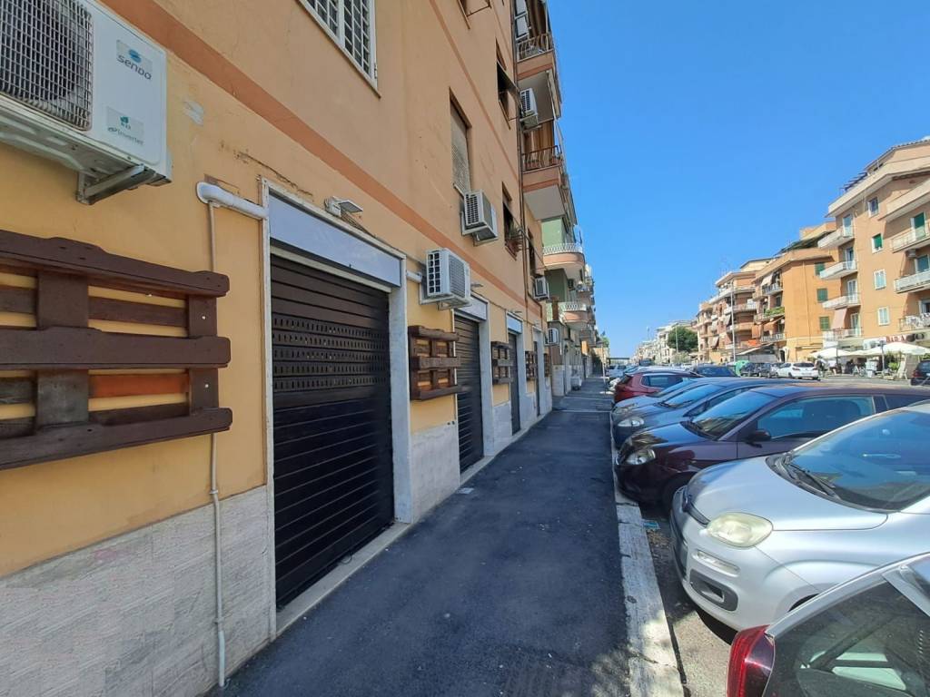 negozio in vendita a Roma in zona Prenestino-Centocelle