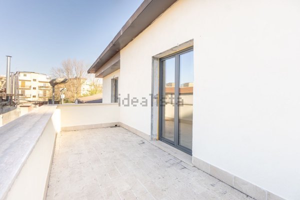 appartamento in vendita a Roma in zona Torre Angela