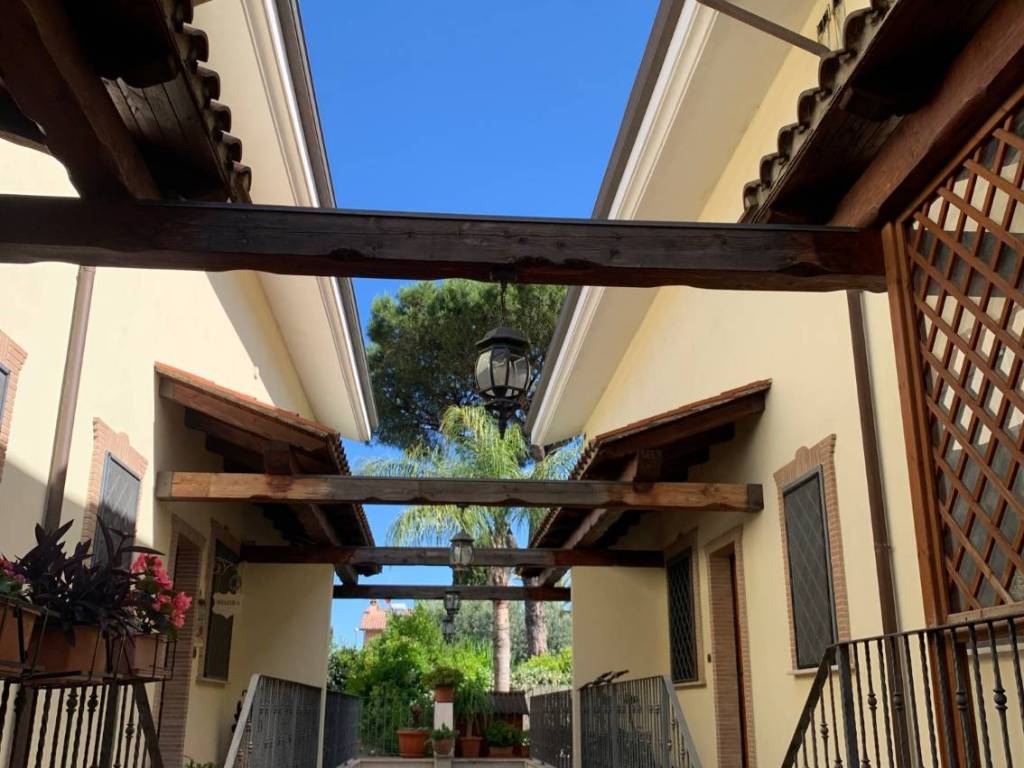 casa indipendente in vendita a Roma in zona Acilia