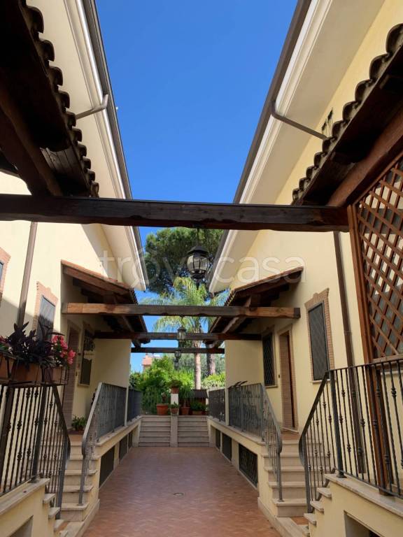 casa indipendente in vendita a Roma in zona Acilia