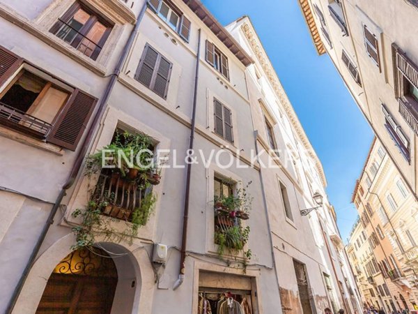 appartamento in vendita a Roma in zona Parione/Sant'Eustachio