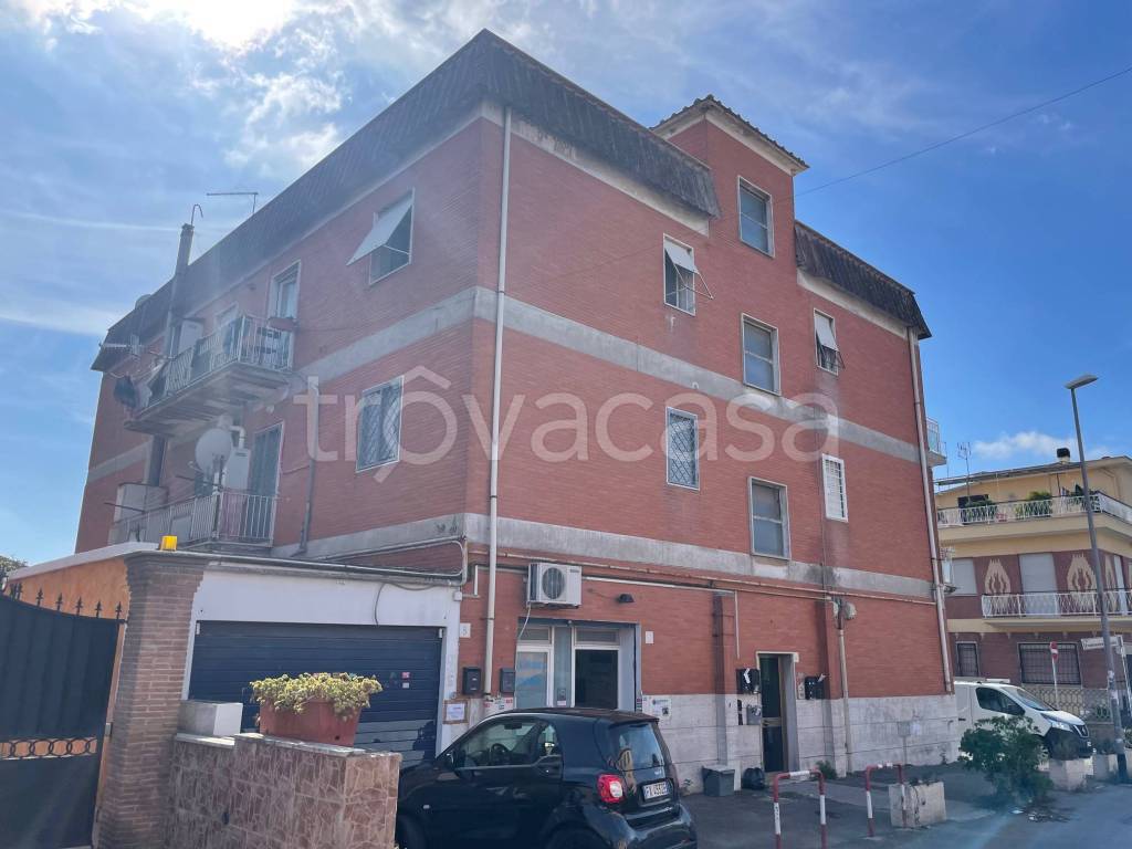 appartamento in vendita a Roma in zona Dragona/Bagnoletto