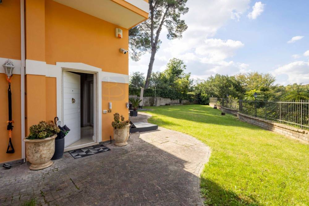 casa indipendente in vendita a Roma in zona Grottarossa