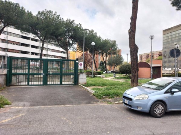 appartamento in vendita a Roma in zona Ardeatino