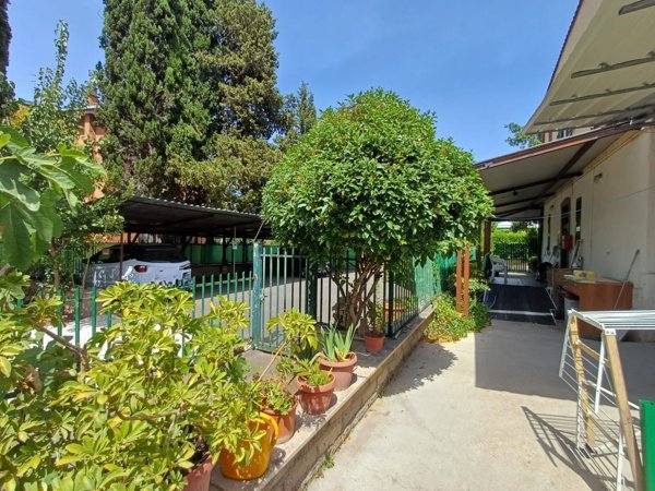 appartamento in vendita a Roma in zona Torre Gaia