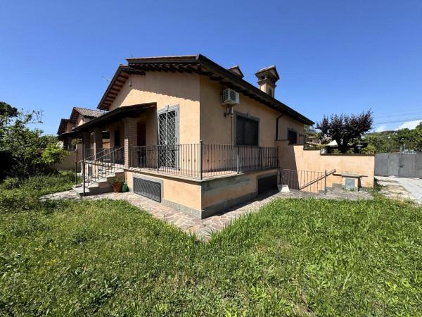 casa indipendente in vendita a Roma in zona Infernetto