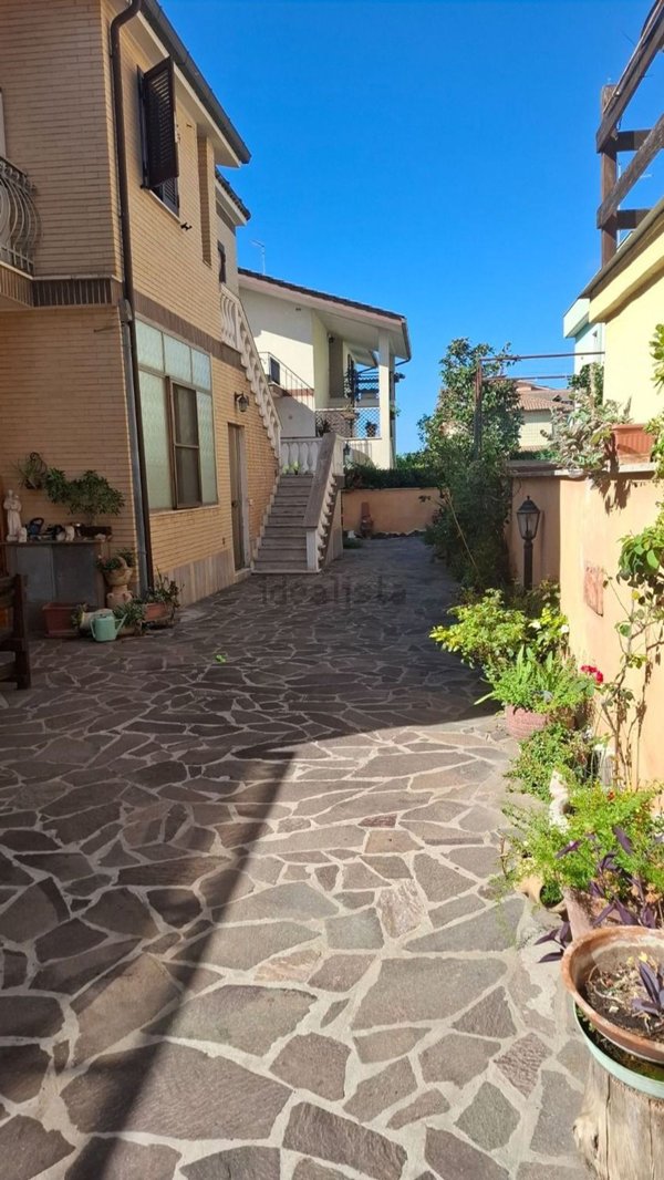 appartamento in vendita a Roma in zona Dragona/Bagnoletto