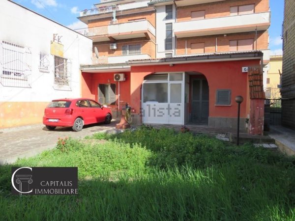 appartamento in vendita a Roma in zona Torre Angela