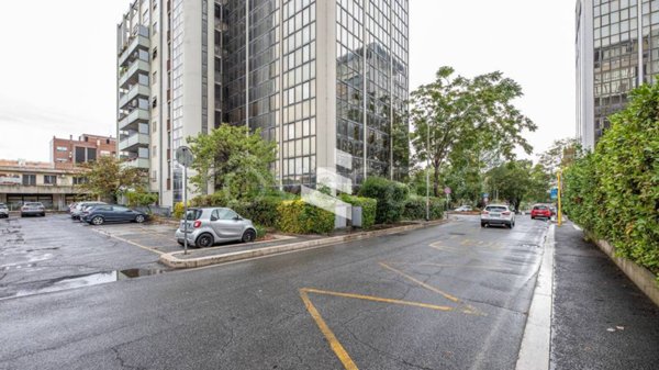 ufficio in vendita a Roma in zona Ardeatino