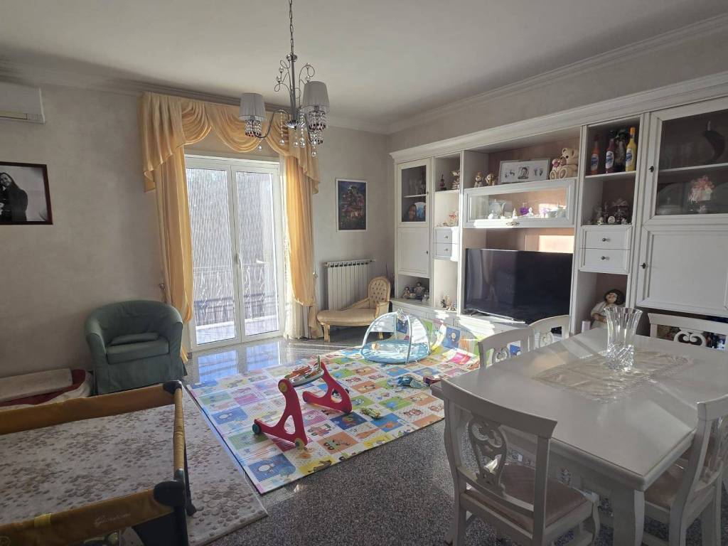 appartamento in vendita a Roma in zona Valle Muricana