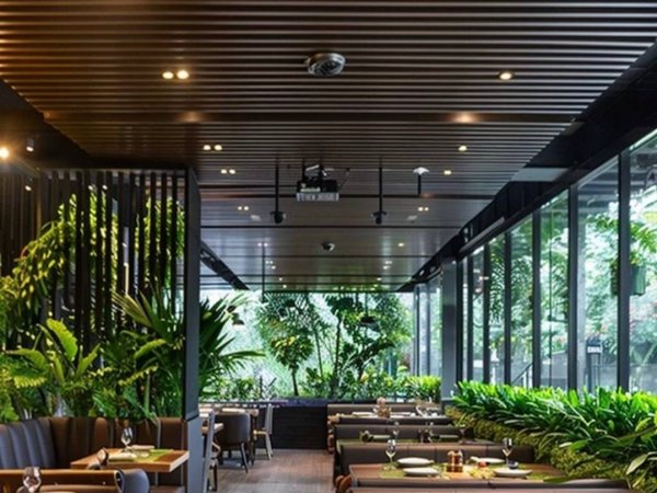 negozio in vendita a Roma in zona Appio Claudio