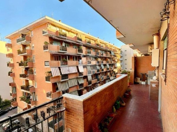 appartamento in vendita a Roma in zona Appio Latino