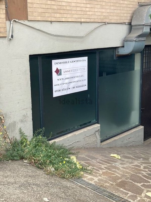negozio in vendita a Roma in zona Montespaccato
