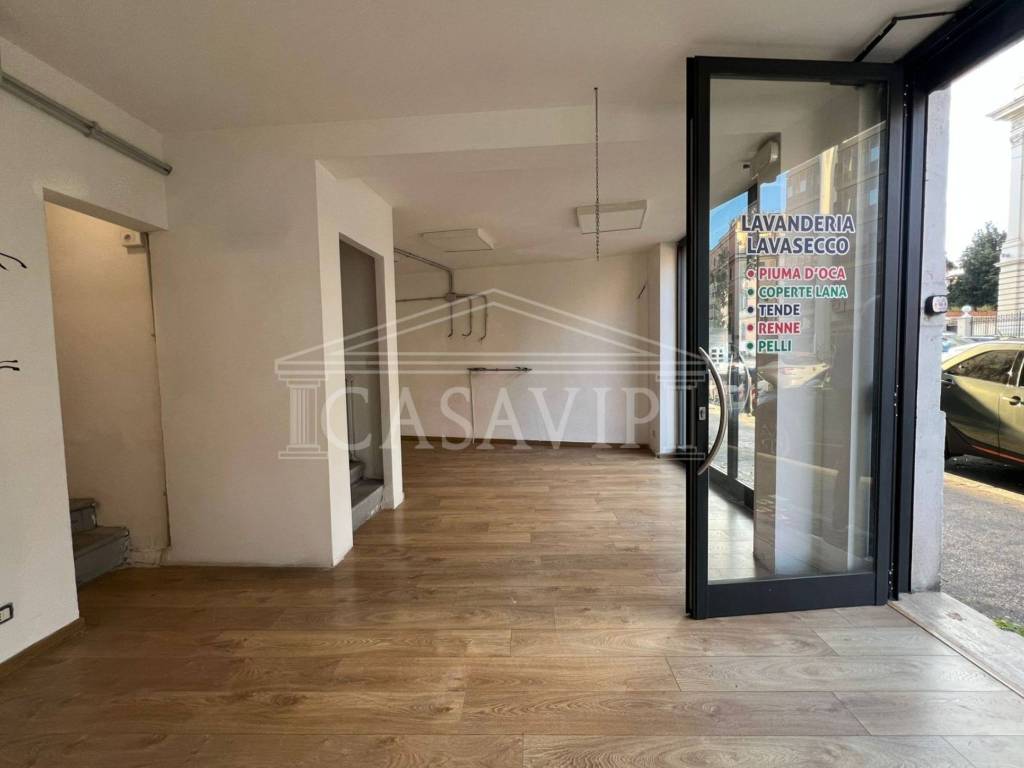 negozio in vendita a Roma in zona Tiburtino