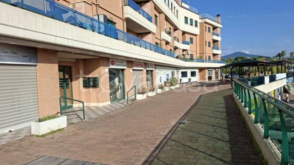 negozio in vendita a Roma in zona Osteria del Curato