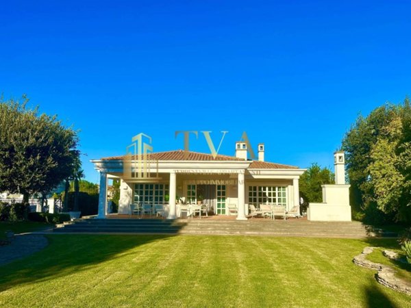 casa indipendente in vendita a Roma in zona Casal Palocco