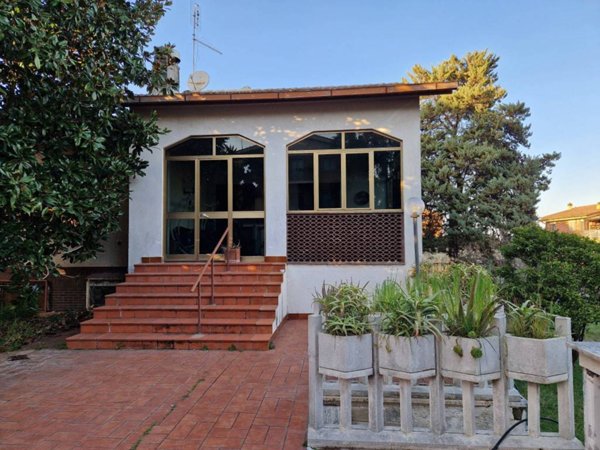 casa indipendente in vendita a Roma in zona Acilia