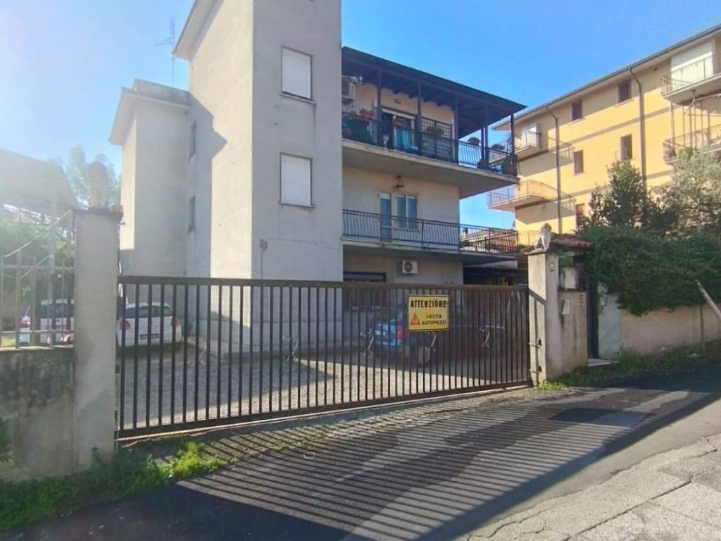 appartamento in vendita a Roma in zona Torrione Cerquetta