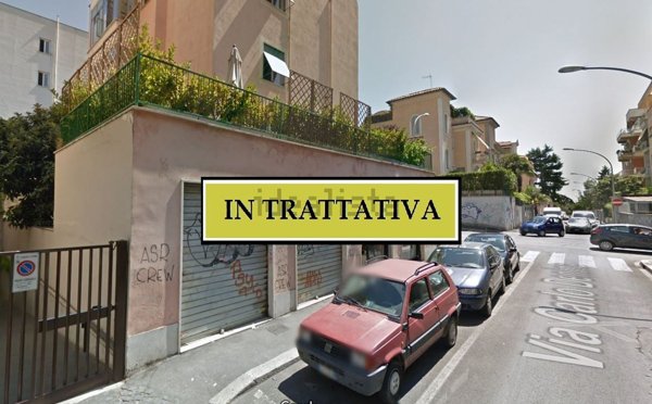 locale commerciale in vendita a Roma in zona Appio Latino