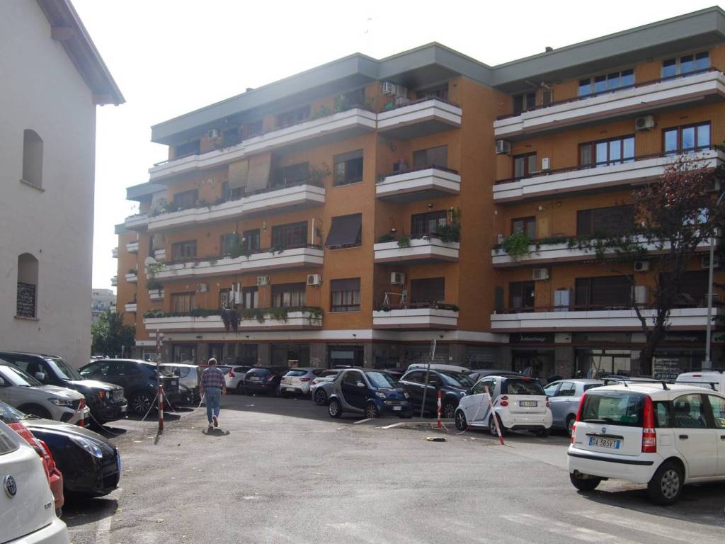 appartamento in vendita a Roma in zona Appio Latino