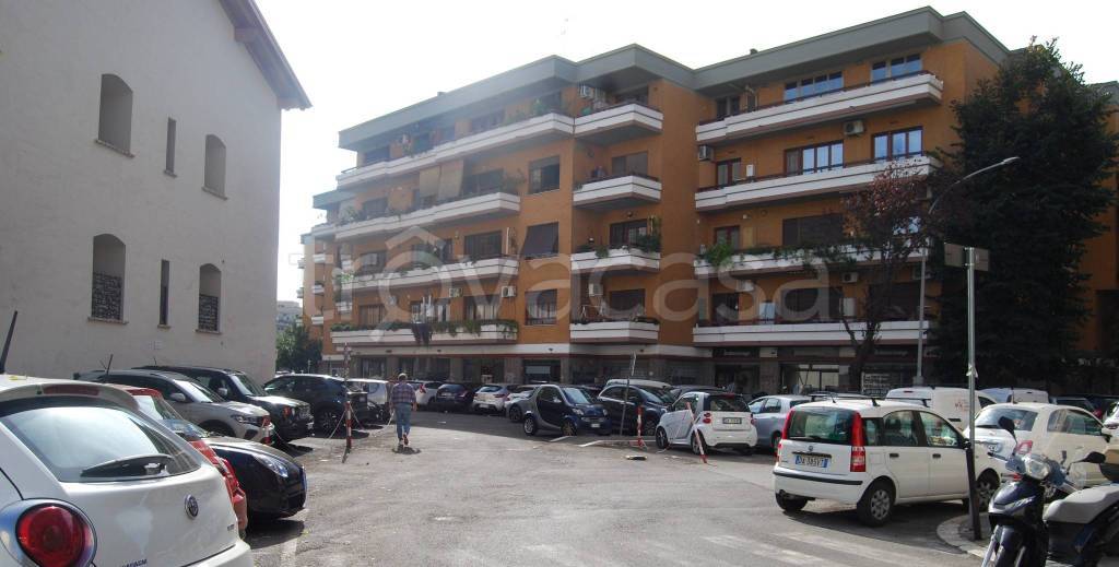 appartamento in vendita a Roma in zona Appio Latino