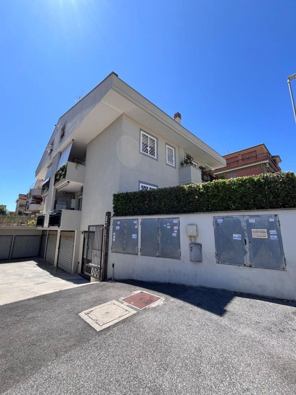 appartamento in vendita a Roma in zona Finocchio