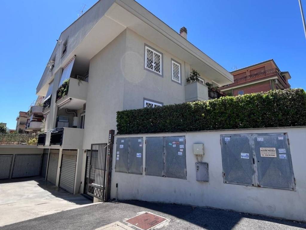appartamento in vendita a Roma in zona Finocchio