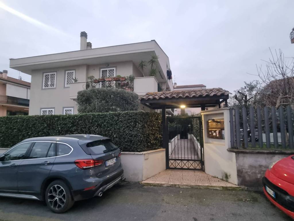 appartamento in vendita a Roma in zona Finocchio