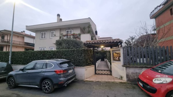 appartamento in vendita a Roma in zona Finocchio