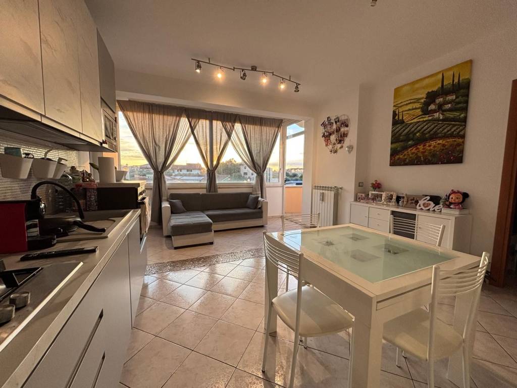 appartamento in vendita a Roma in zona Lunghezza