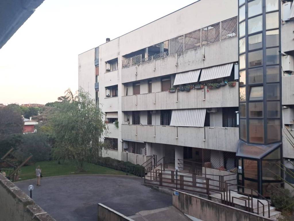 appartamento in vendita a Roma in zona Spinaceto