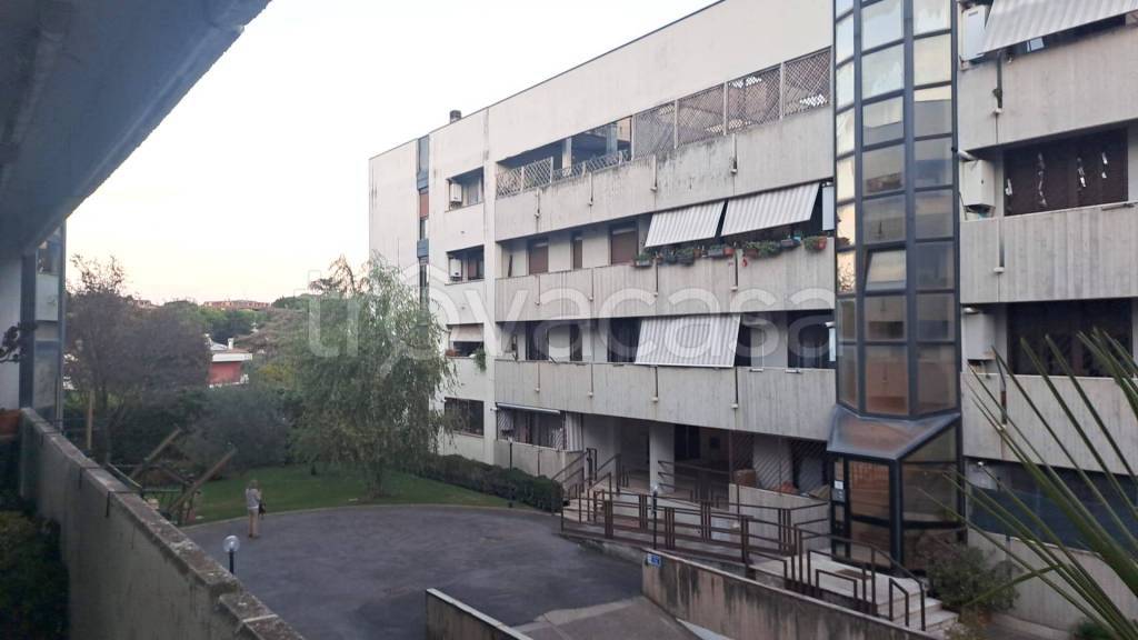 appartamento in vendita a Roma in zona Spinaceto