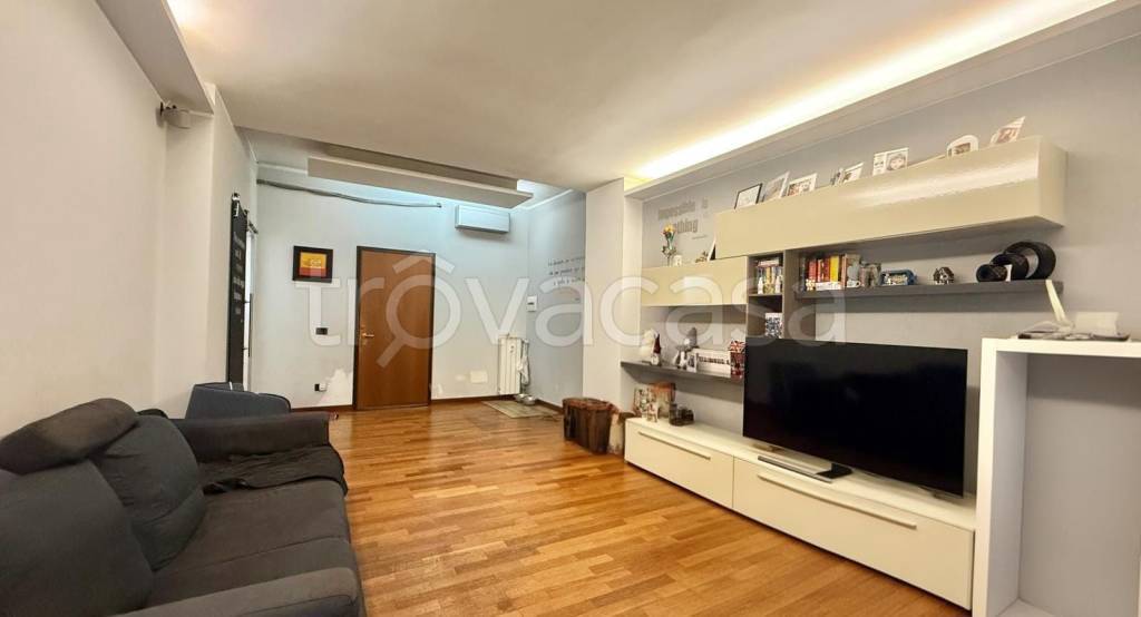 appartamento in vendita a Roma in zona Colle del Sole