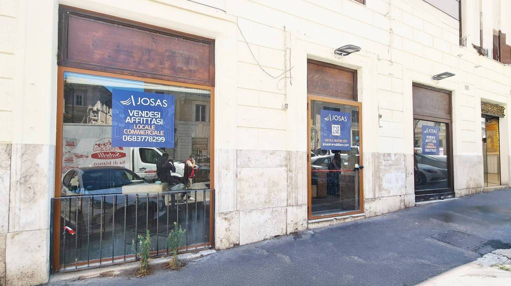 negozio in vendita a Roma in zona Rione Monti/Campitelli
