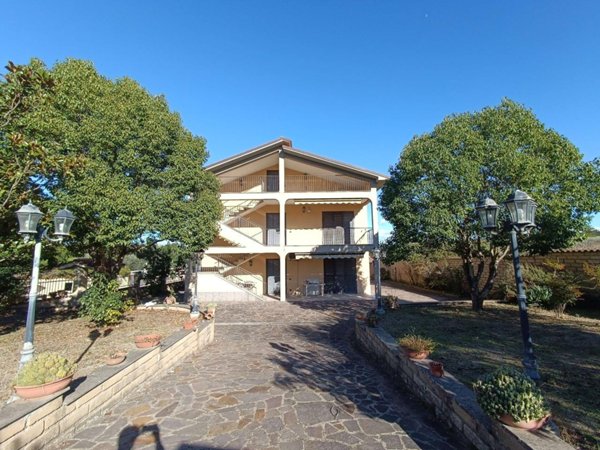 casa indipendente in vendita a Roma in zona Finocchio