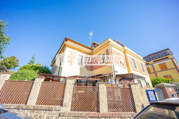appartamento in vendita a Roma in zona Prenestino-Labicano