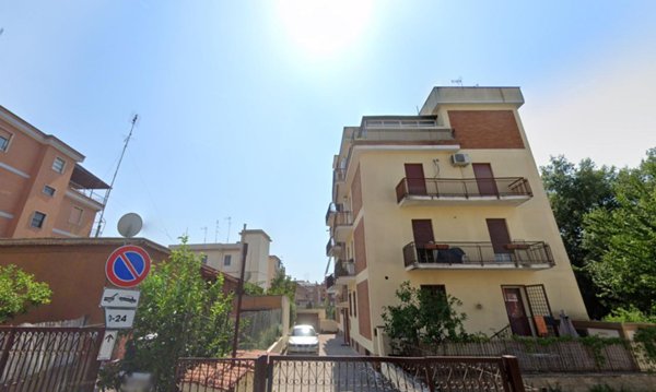 appartamento in vendita a Roma in zona Tomba di Nerone