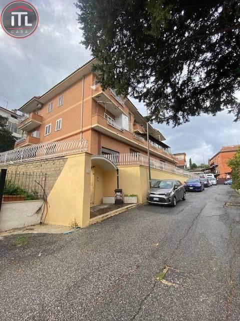 appartamento in vendita a Roma in zona Massimina/Casal Lumbroso