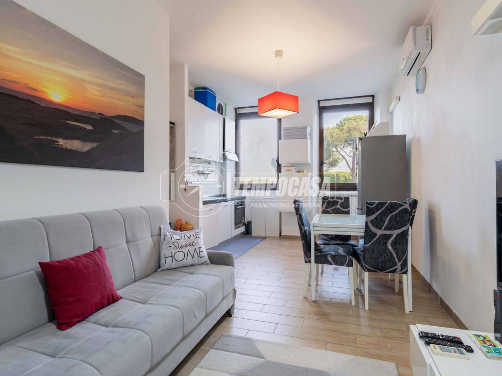 appartamento in vendita a Roma in zona Mostacciano