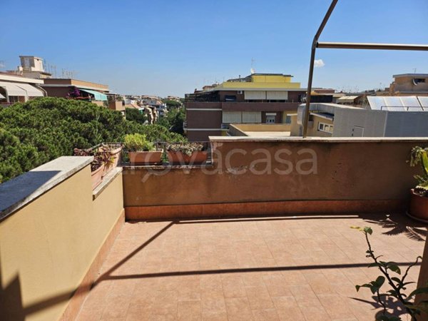 appartamento in vendita a Roma in zona Ostia