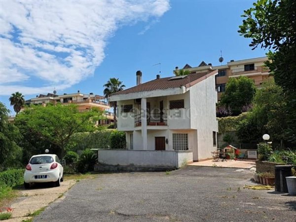 casa indipendente in vendita a Roma in zona Massimina/Casal Lumbroso
