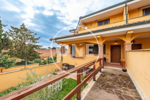 casa indipendente in vendita a Roma in zona Monte Migliore