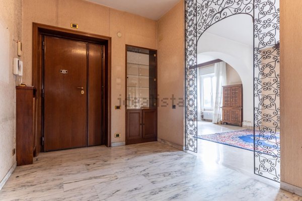 appartamento in vendita a Roma in zona Ostiense