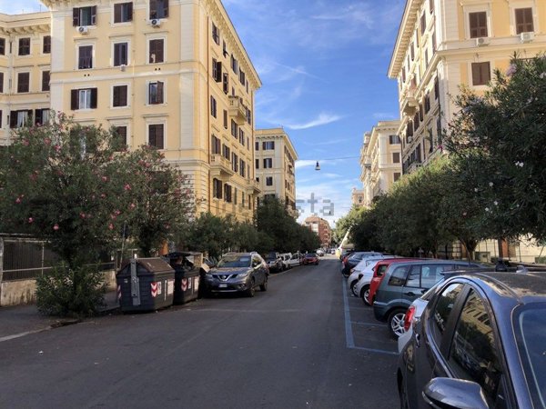 locale commerciale in vendita a Roma in zona Pinciano